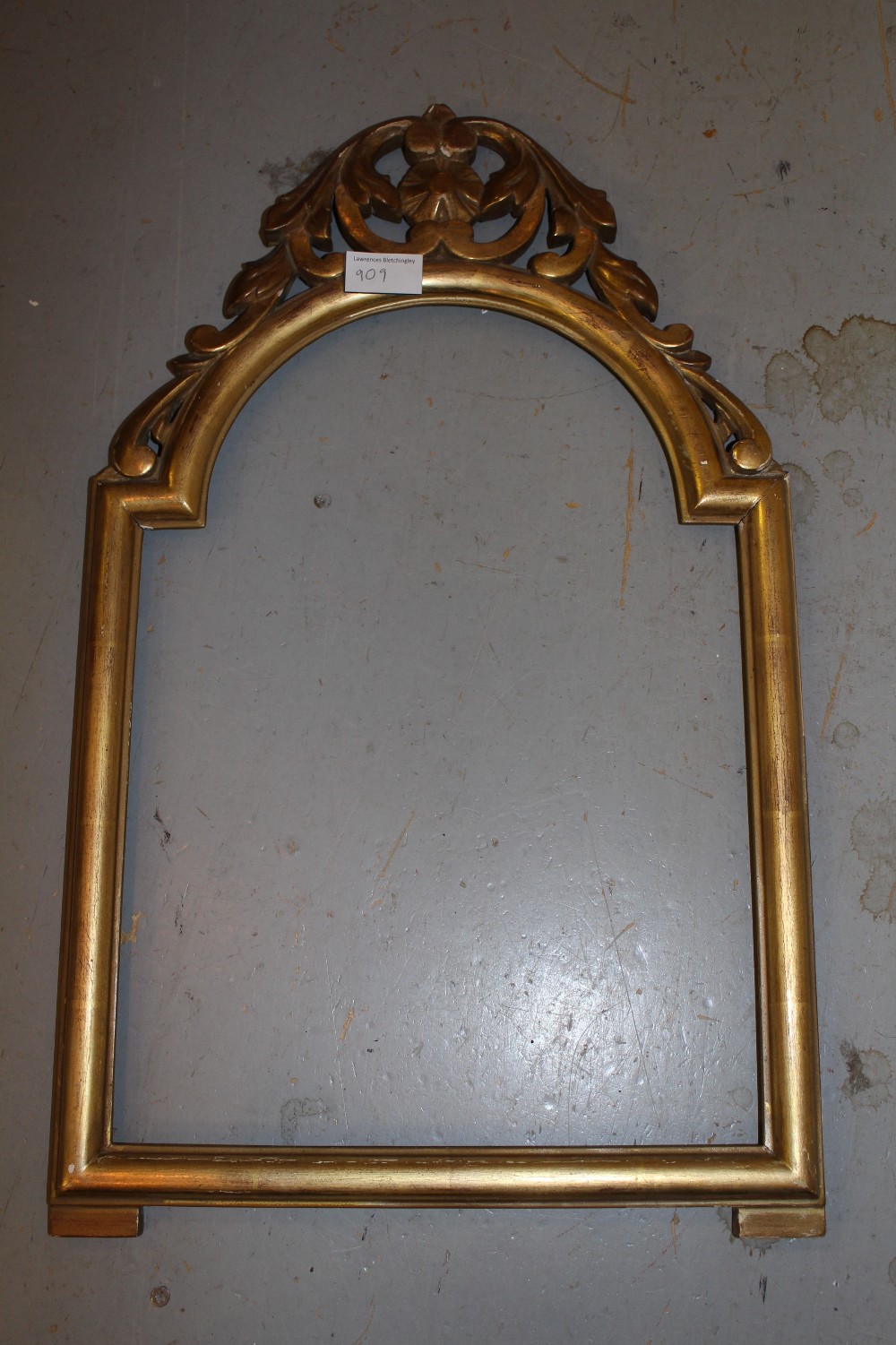 Carved giltwood picture frame having arched top, together with a carved and silvered frame, - Image 2 of 2