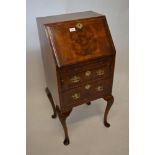 Small good quality early to mid 20th Century walnut bureau in Queen Anne style, the fall front above