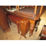 Late Victorian mahogany wind-out extending dining table, the moulded top above turned and fluted