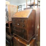 Early 20th Century mahogany bureau with a fall front above graduated drawers