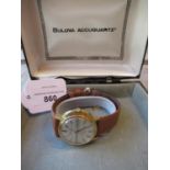 Gentleman's Bulova Accuquartz 9ct gold cased wristwatch with silvered dial and day / date