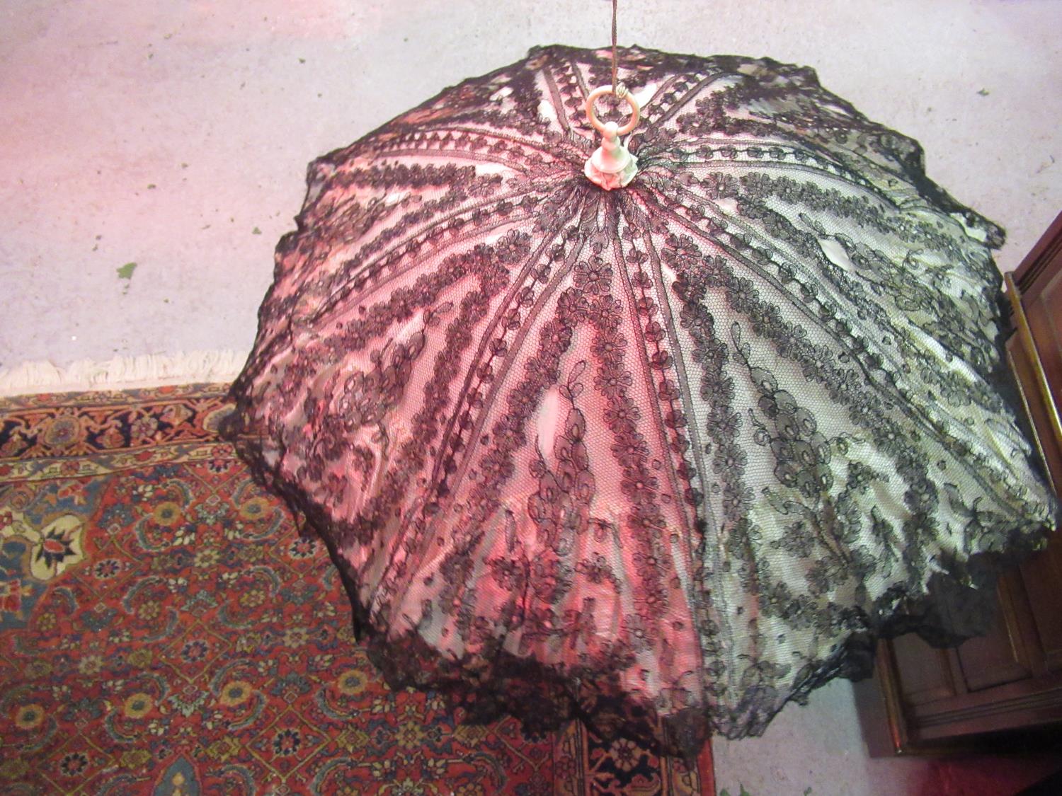 Ostrich feather fan, mother of pearl and feather fan, a black lace fan, together with an ivory and - Image 7 of 15