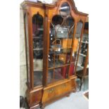 Late 19th / early 20th Century mahogany breakfront display cabinet, having a single bar glazed