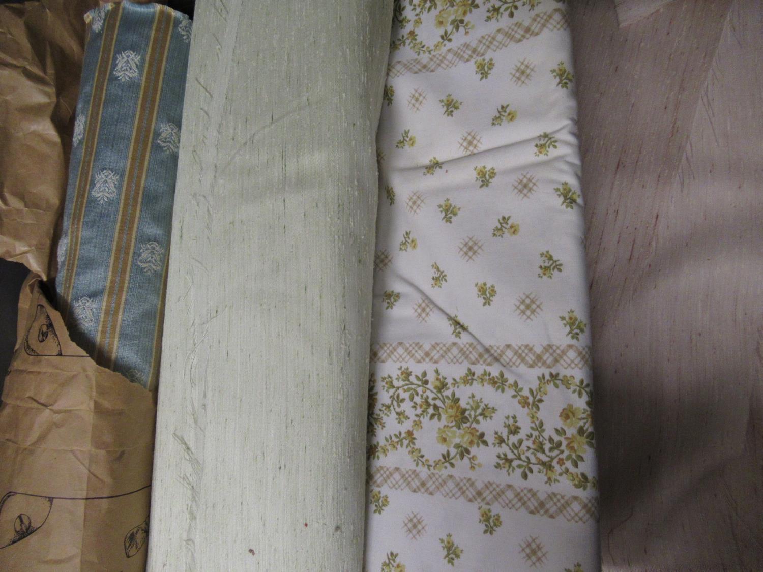 One roll of pink fabric, two boxes containing a large quantity of upholstery / curtain / tapestry - Image 4 of 5