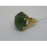 Chinese yellow metal and jade set ring (Chinese character marks to the inner shank)