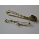 9ct Gold and cultured pearl brooch, together with a tie clip