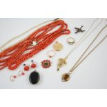 A QUANTITY OF JEWELLERY including a banded agate and gold double sided locket pendant, three coral