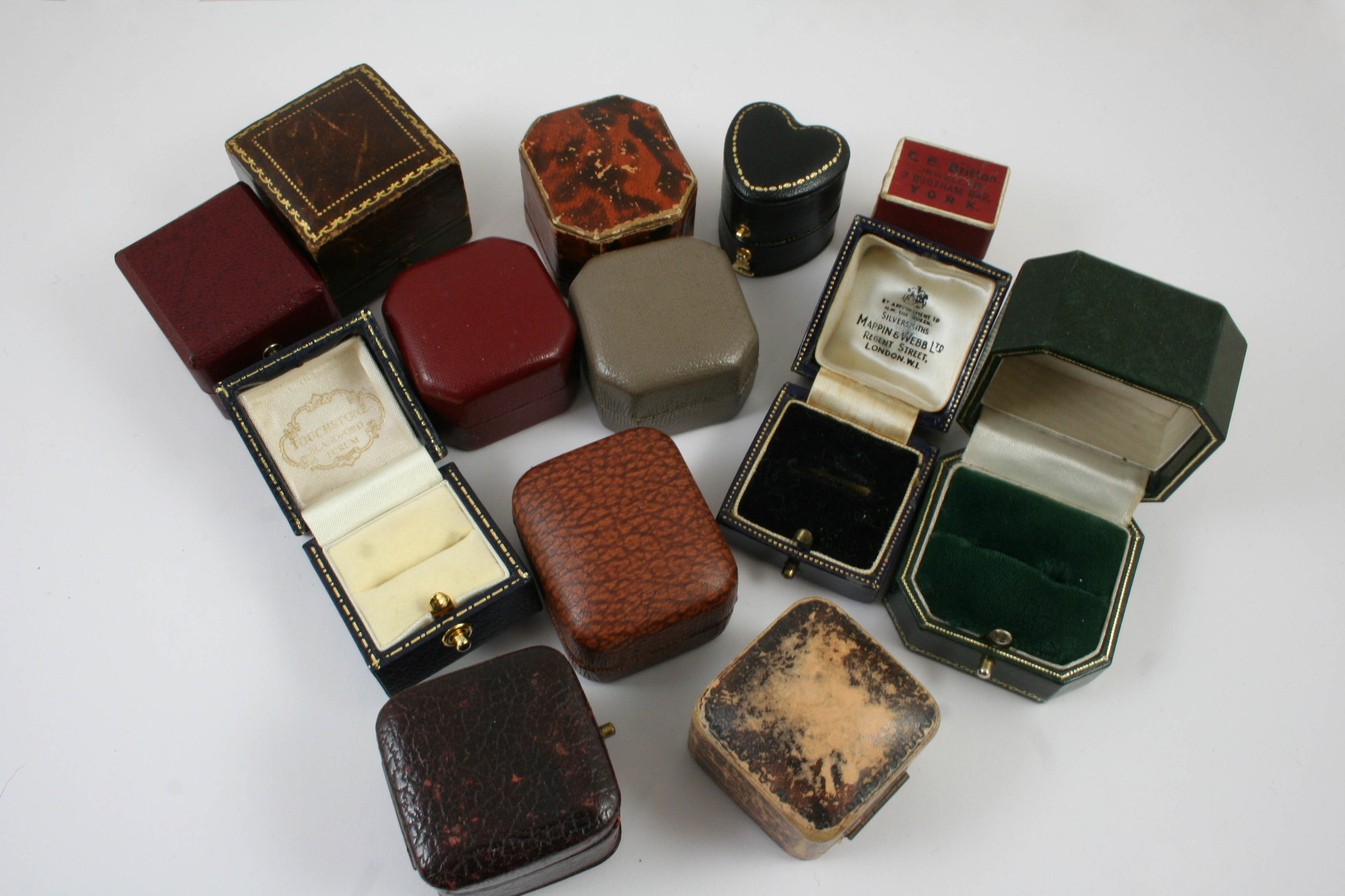 A QUANTITY OF ASSORTED RING BOXES