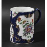 WORCESTER TANKARD, circa 1770, painted with cartouches of flowers on a blue scale ground, blue