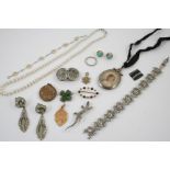 A QUANTITY OF JEWELLERY including a single row graduated cultured pearl necklace, an amethyst,