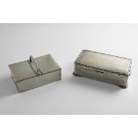 AN EARLY 20TH CENTURY DUAL-COMPARTMENT CIGARETTE BOX plain rectangular with a fixed handle and