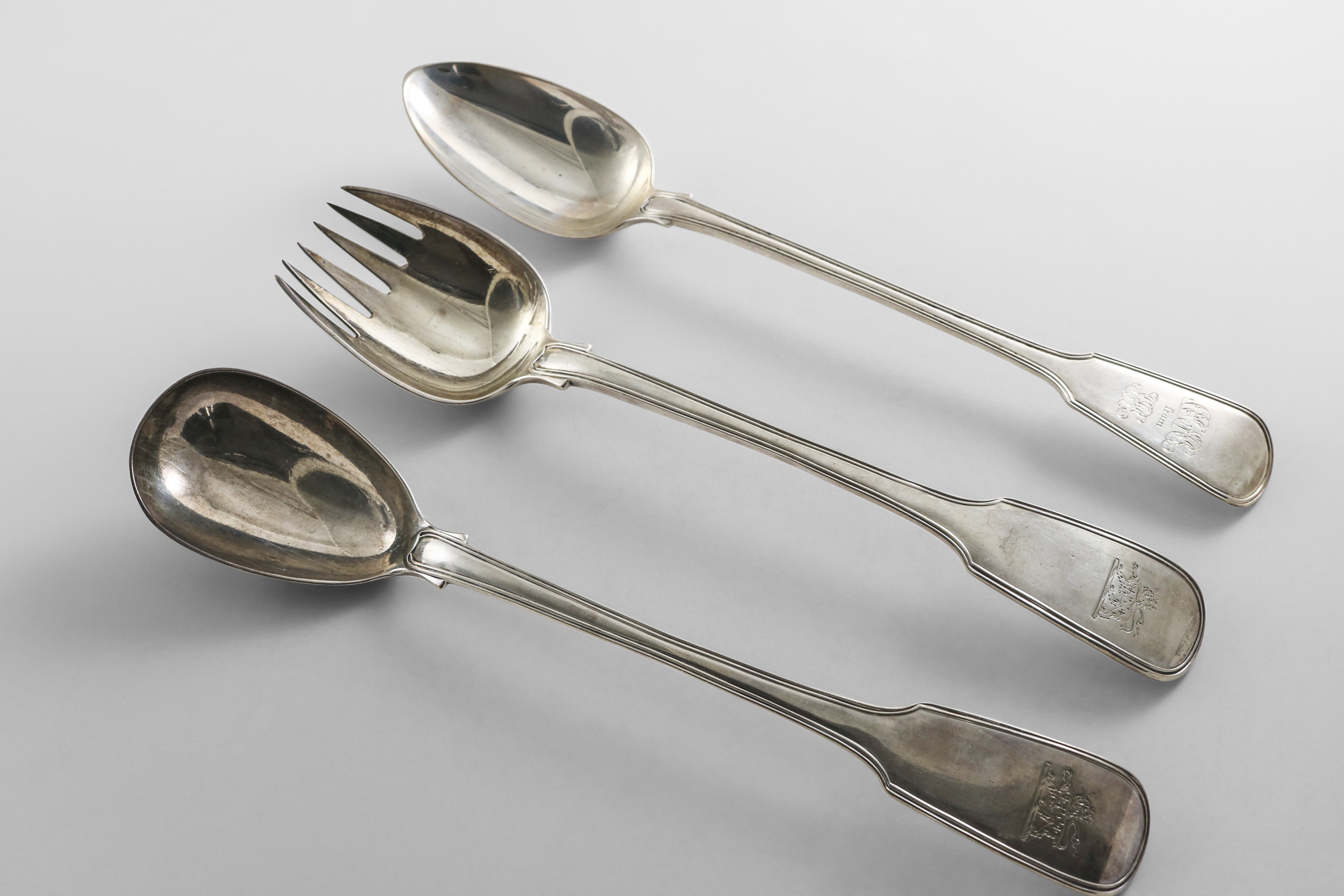 A GEORGE III / IV SILVER FIDDLE & THREAD PATTERN BASTING SPOON with presentation initials, by