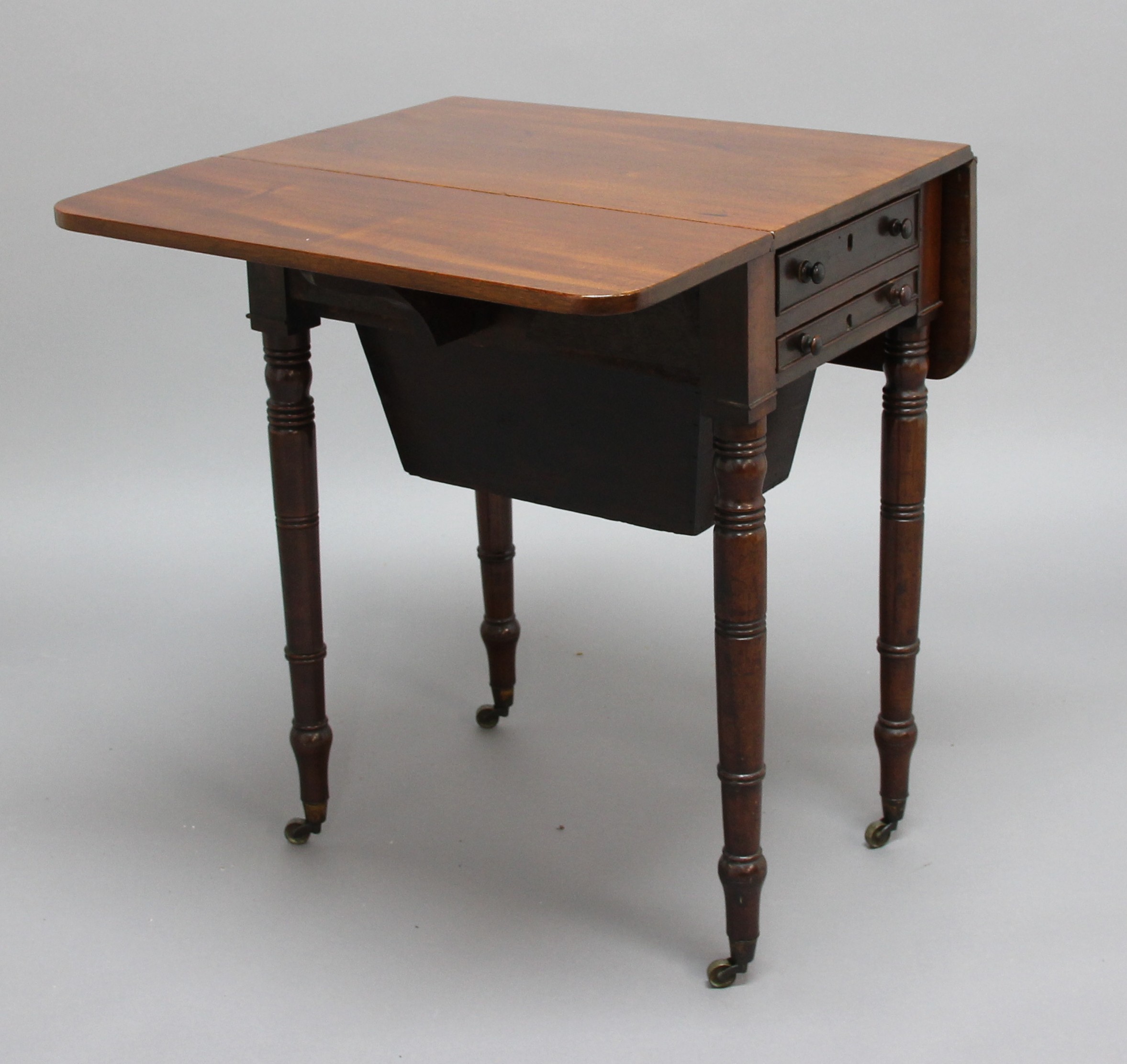 19TH CENTURY MAHOGANY WORK TABLE, the drop leaf top above single drawer and pull out work bag,