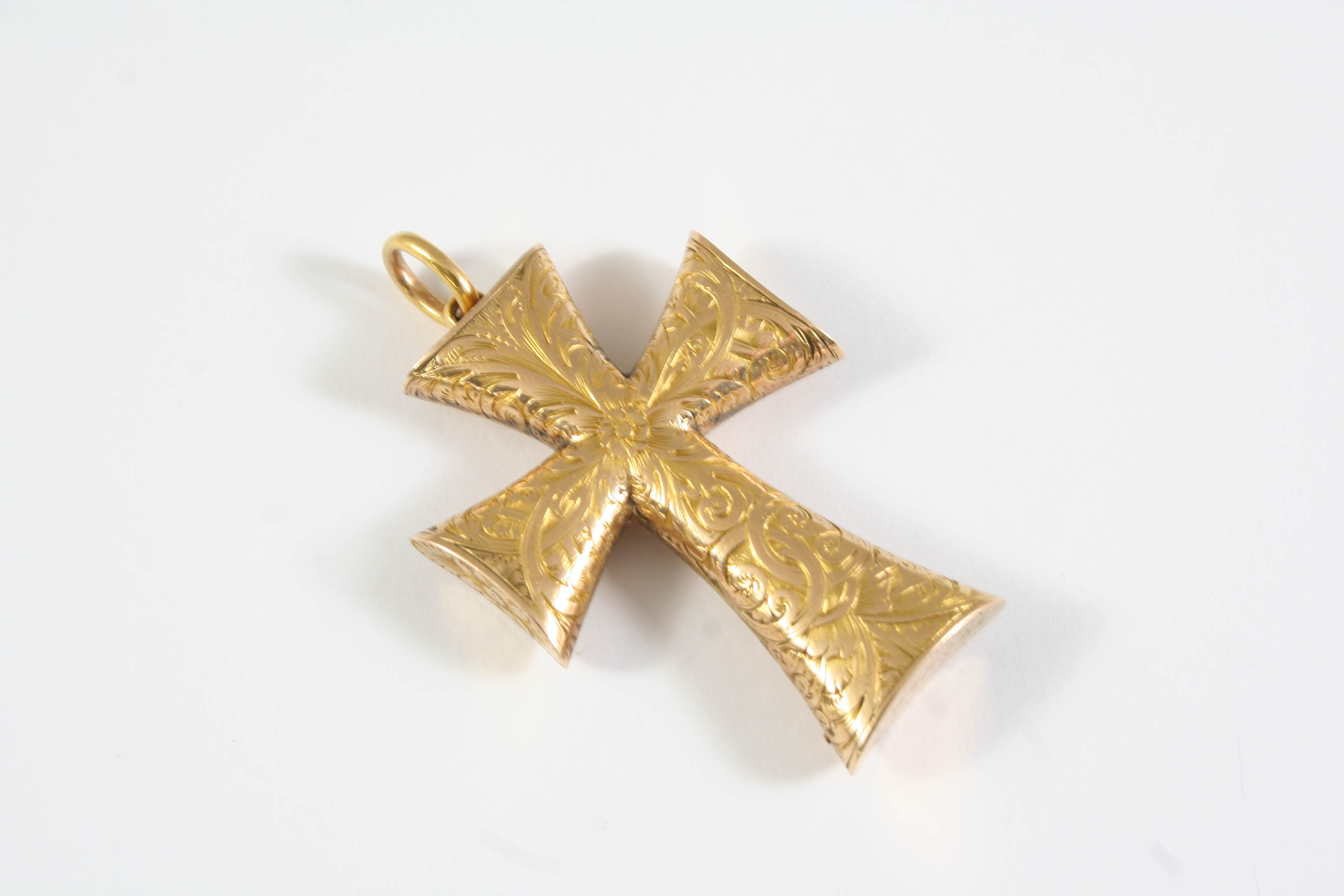 A GOLD CRUCIFORM PENDANT engraved with foliate decoration, engraved P.O.B to A.O.B., 4 x 3cm., 14.