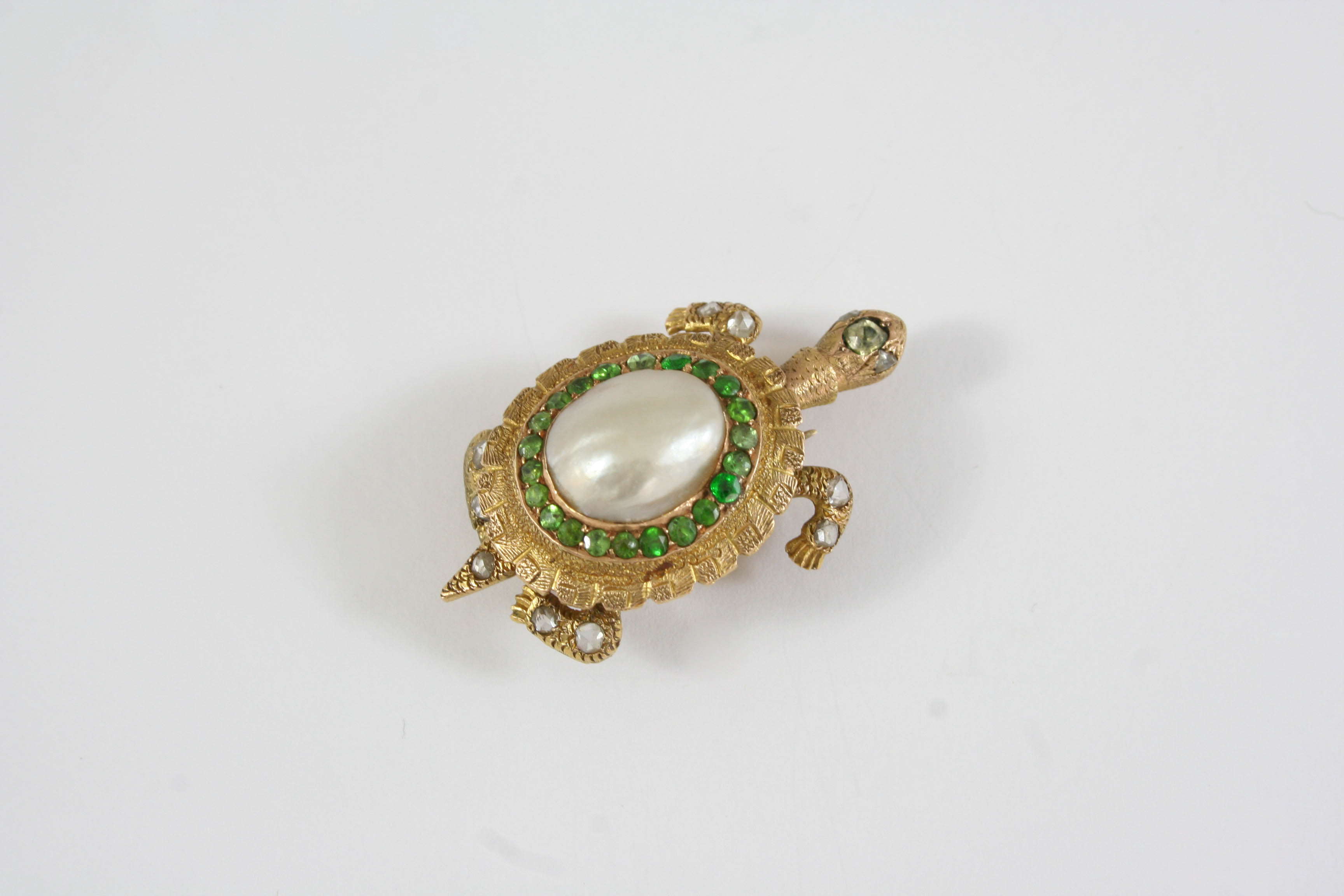 A GOLD, DIAMOND, PEARL AND DEMANTOID GARNET TURTLE BROOCH the body formed with a blister pearl,