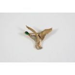 A THREE COLOUR GOLD AND ENAMEL MALLARD BROOCH depicting a mallard in flight, with enamel decoration,