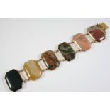 A VICTORIAN SCOTTISH AGATE BRACELET formed with assorted agate plaques in gold, 19cm long