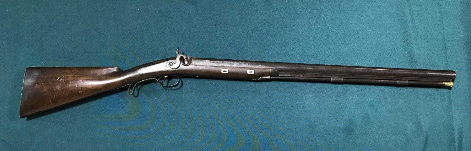 AN EARLY 19TH CENTURY COVERT GUN BY HIND. A 7 bore percussion firing 'covert' gun, the 72 cm