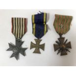 A CROX DE GUERRE AND OTHER MEDALS. A Croix De Guerre with 1914-18 reverse and with a five pointed