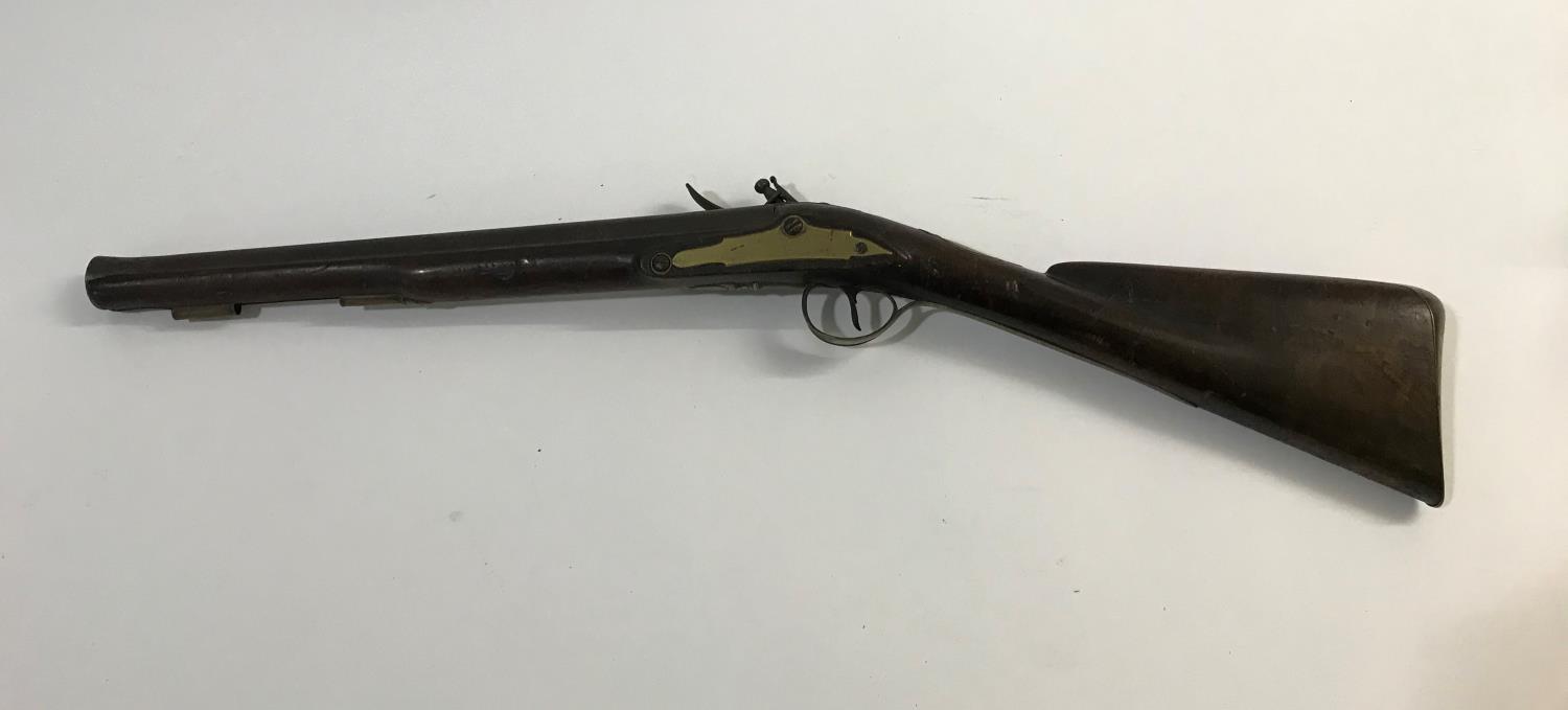 A FLINTLOCK BLUNDERBUSS. A flintlock blunderbuss with flared brass barrel, top mounted sprung - Image 2 of 6