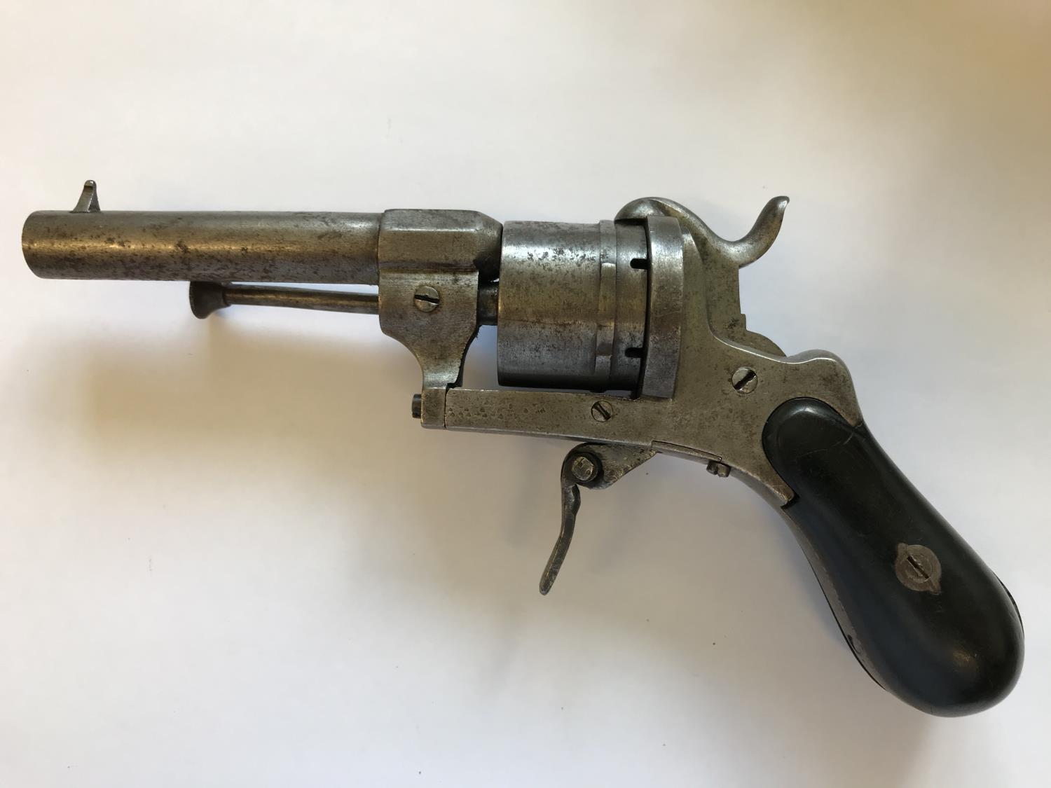 A CONTINENTAL PIN FIRE REVOLVER. A continental revolver with an 8.5cm barrel, six shot revolving