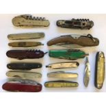 A COLLECTION OF THIRTY TWO MODERN AND PART KNIVES. A collection of assorted folding pocket knives