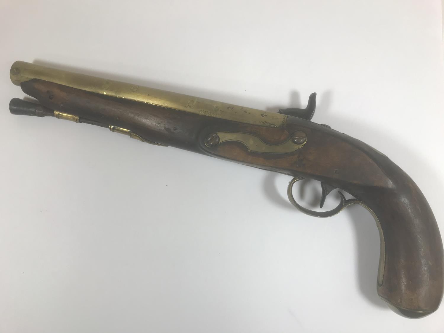 A MILITARY STYLE PERCUSSION CAP PISTOL BY T. KETLAND. A brass barrel Military style pistol by T.