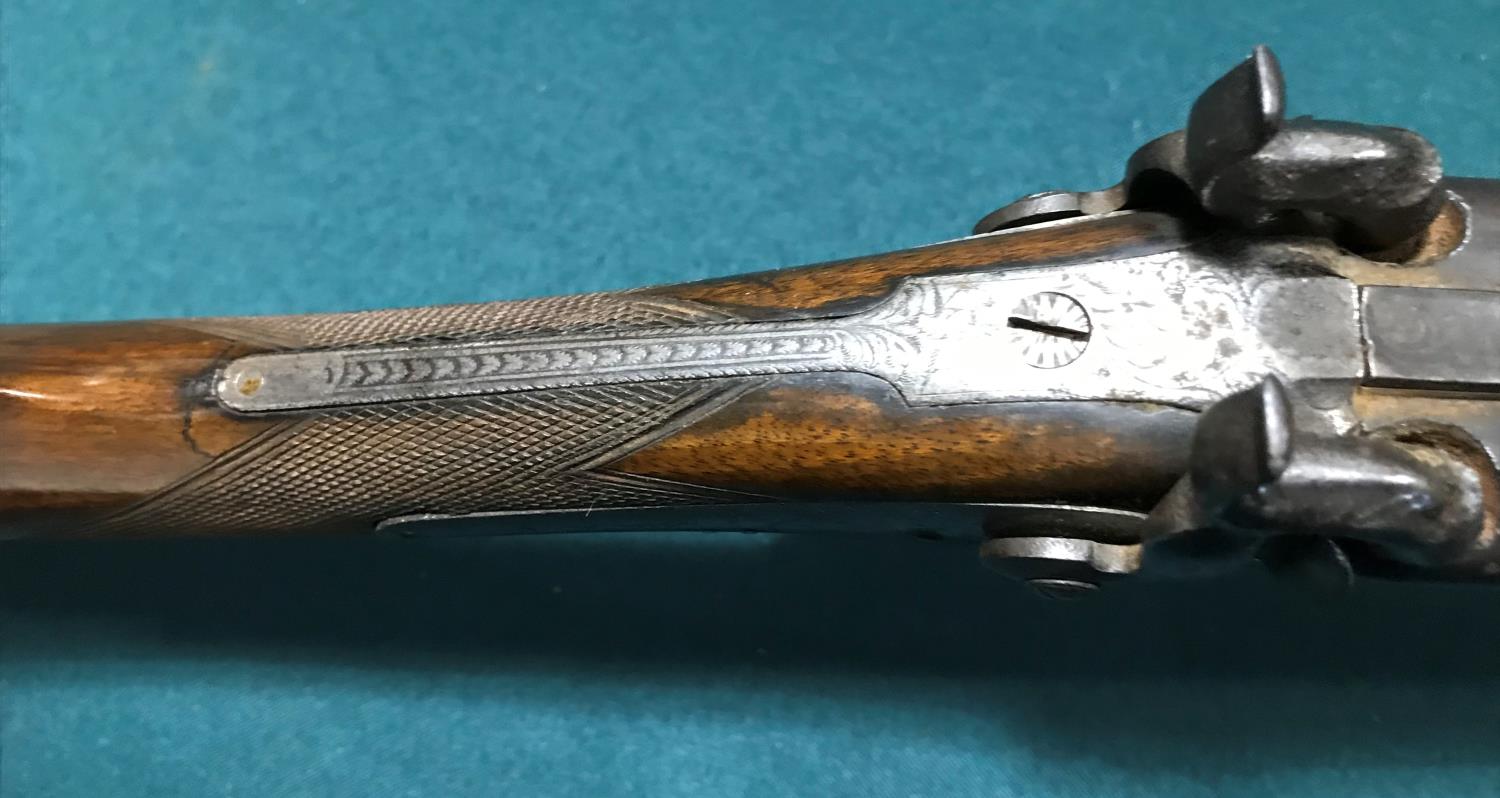 A DOUBLE BARREL PERCUSSION CAP SHOTGUN. A 16 bore double barrel shotgun with 74cm damascus barrels - Image 5 of 6