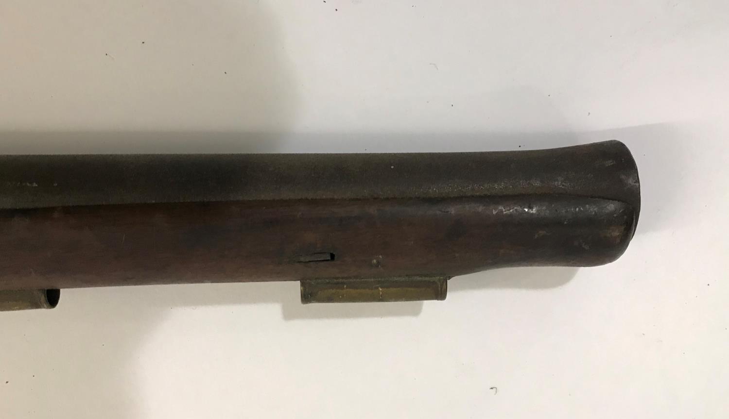 A FLINTLOCK BLUNDERBUSS. A flintlock blunderbuss with flared brass barrel, top mounted sprung - Image 6 of 6