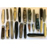 A COLLECTION OF TWENTY ONE FOLDING POCKET KNIVES WITH ONE AND TWO BLADES. A collection of assorted