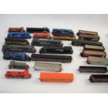 HO GAUGE AMERCIAN LOCOMOTIVES & ROLLING STOCK a large qty of unboxed DC analogue locomotives,