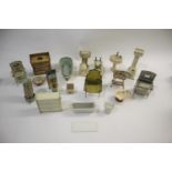 DOLLS HOUSE BATHROOM ITEMS a collection of late 19th and early 20thc dolls house bathroom items,