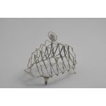 A GEORGE III TOAST RACK with seven graduated wire bars, a rectangular base with incurved corners and