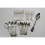 MISCELLANEOUS FIDDLE PATTERN:- A set of six Victorian table forks, two table spoons, six dessert