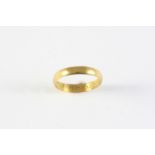 A GEORGIAN GOLD POSY RING inscribed to the inside Let Vertue Be Thy Guide, 2.9 grams. Size Q
