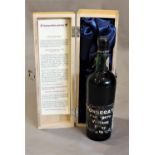 PORT: Fonseca, 1970, wooden presentation case, level mid neck, one bottle