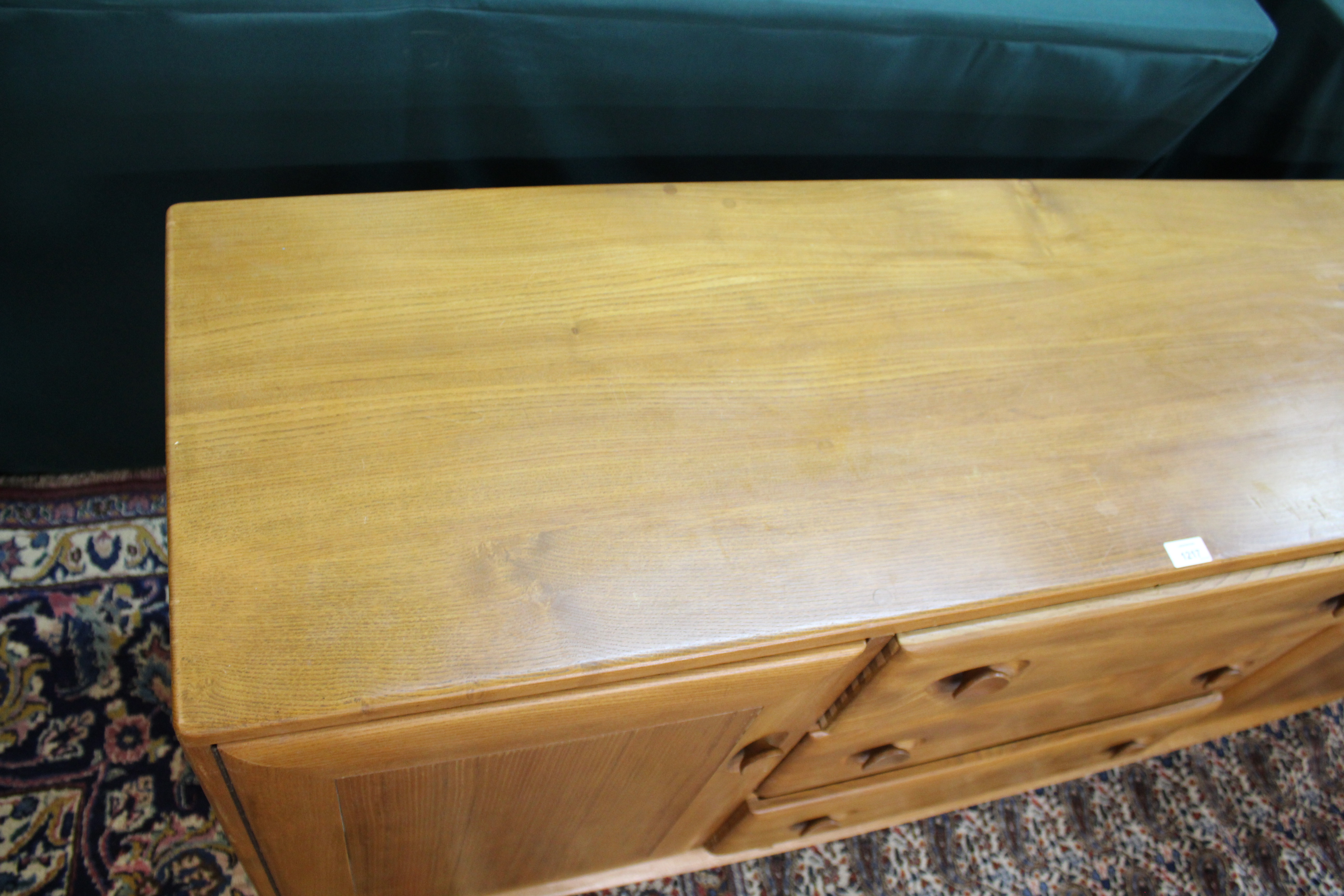 ERCOL SIDEBOARD a large light elm sideboard with 3 central drawers (1 for cutlery) and flanked by - Image 4 of 9
