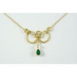 A GOLD, DIAMOND AND EMERALD NECKLACE the ribbon and swag design mount is set with four circular-