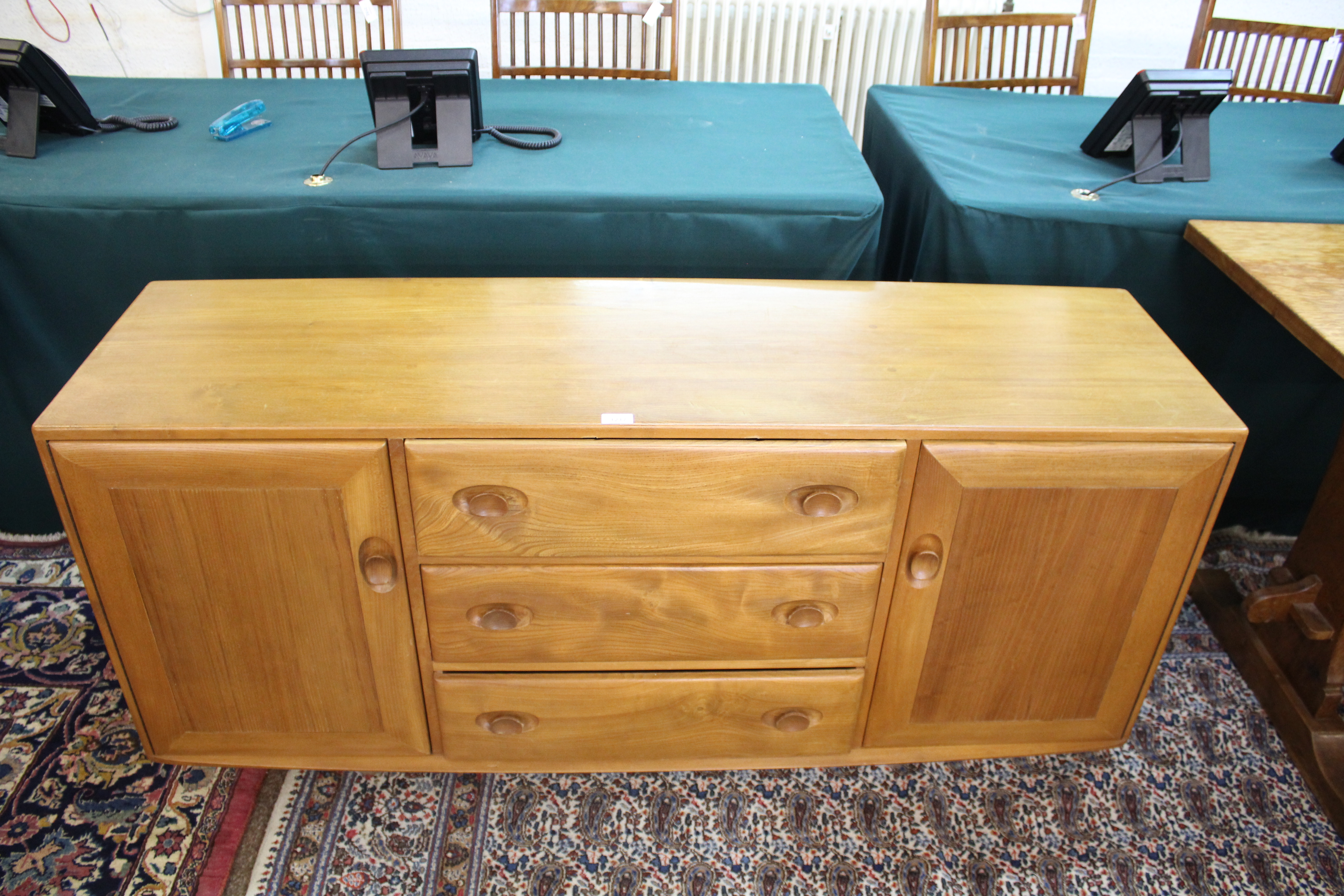 ERCOL SIDEBOARD a large light elm sideboard with 3 central drawers (1 for cutlery) and flanked by - Image 2 of 9