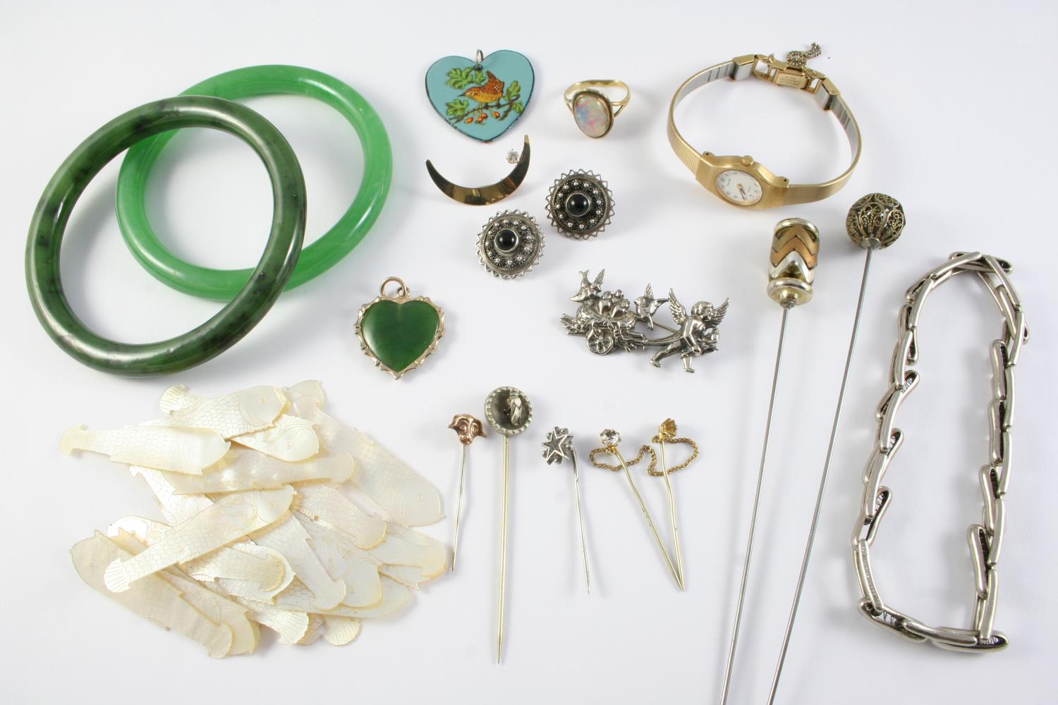 A QUANTITY OF JEWELLERY including two jade bangles, a gold crescent brooch, a jade pendant,