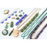 A QUANTITY OF JEWELLERY AND COSTUME JEWELLERY