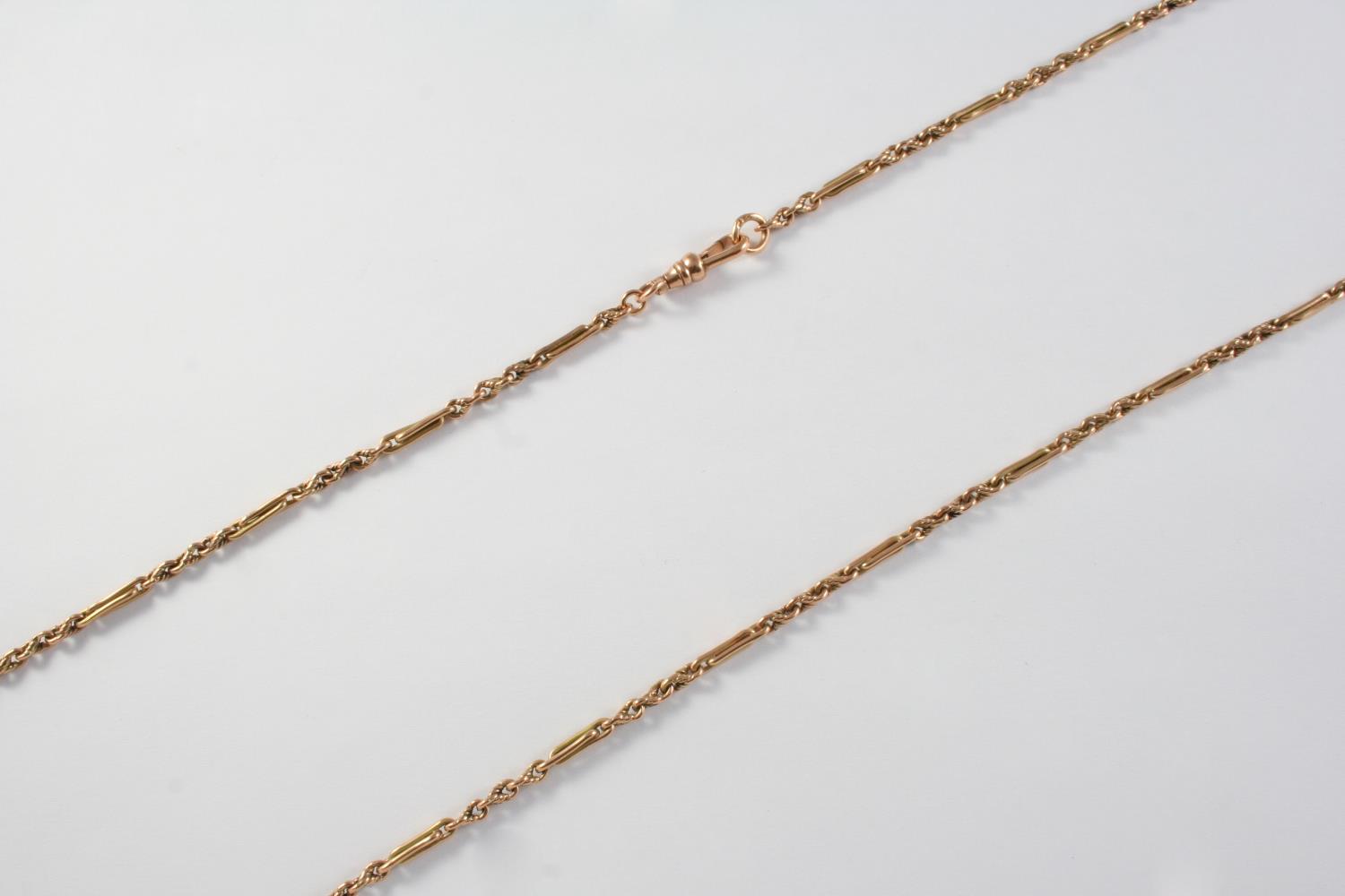 A GOLD WATCH CHAIN formed with long and short links, 66cm long, 21 grams