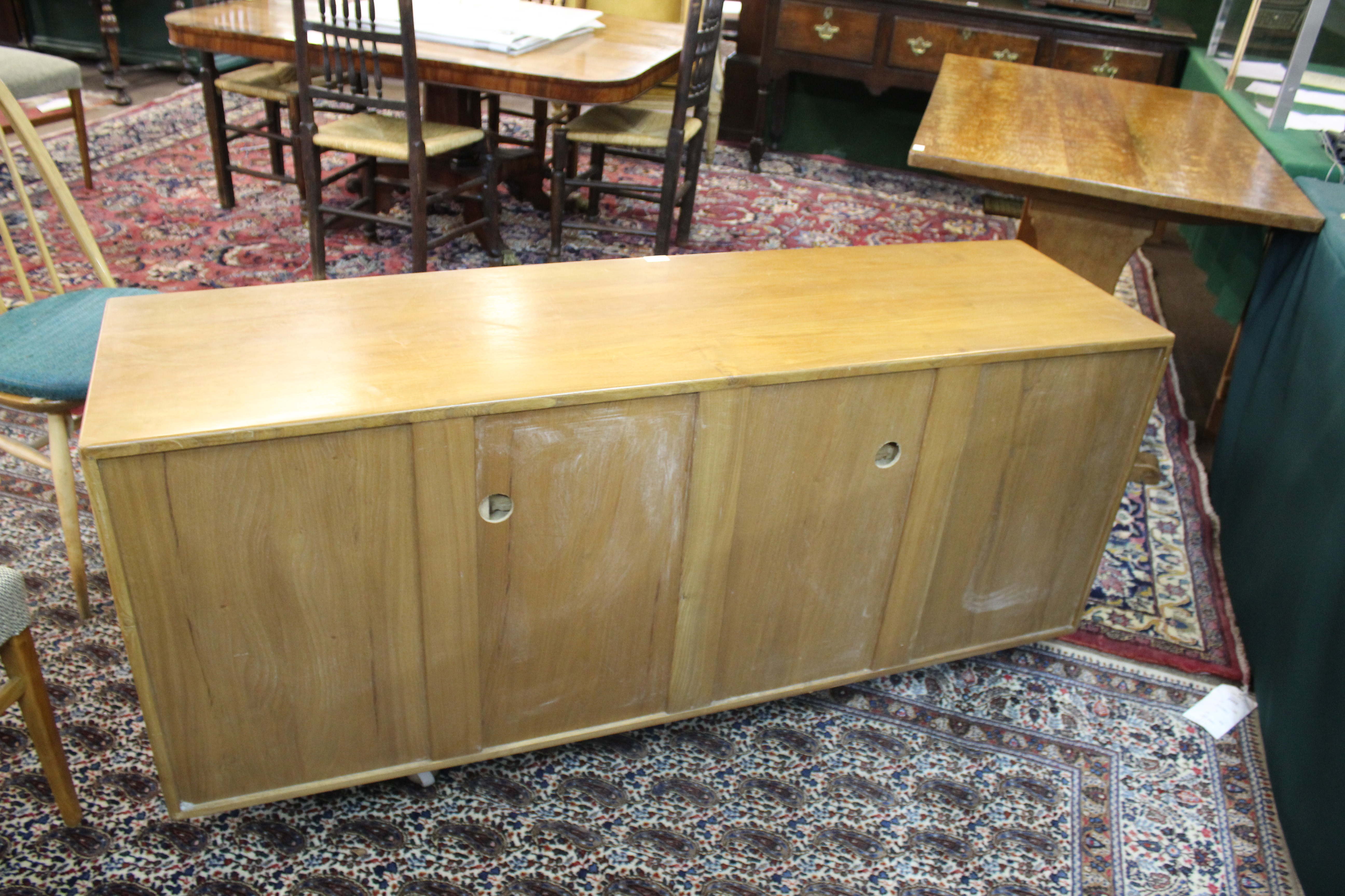 ERCOL SIDEBOARD a large light elm sideboard with 3 central drawers (1 for cutlery) and flanked by - Image 7 of 9