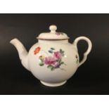 DERBY TEAPOT AND COVER circa 1770, loosely painted with flowers beneath brown line rims, width 16.