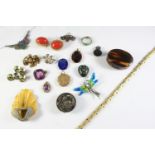 A QUANTITY OF ASSORTED JEWELLERY AND COSTUME JEWELLERY