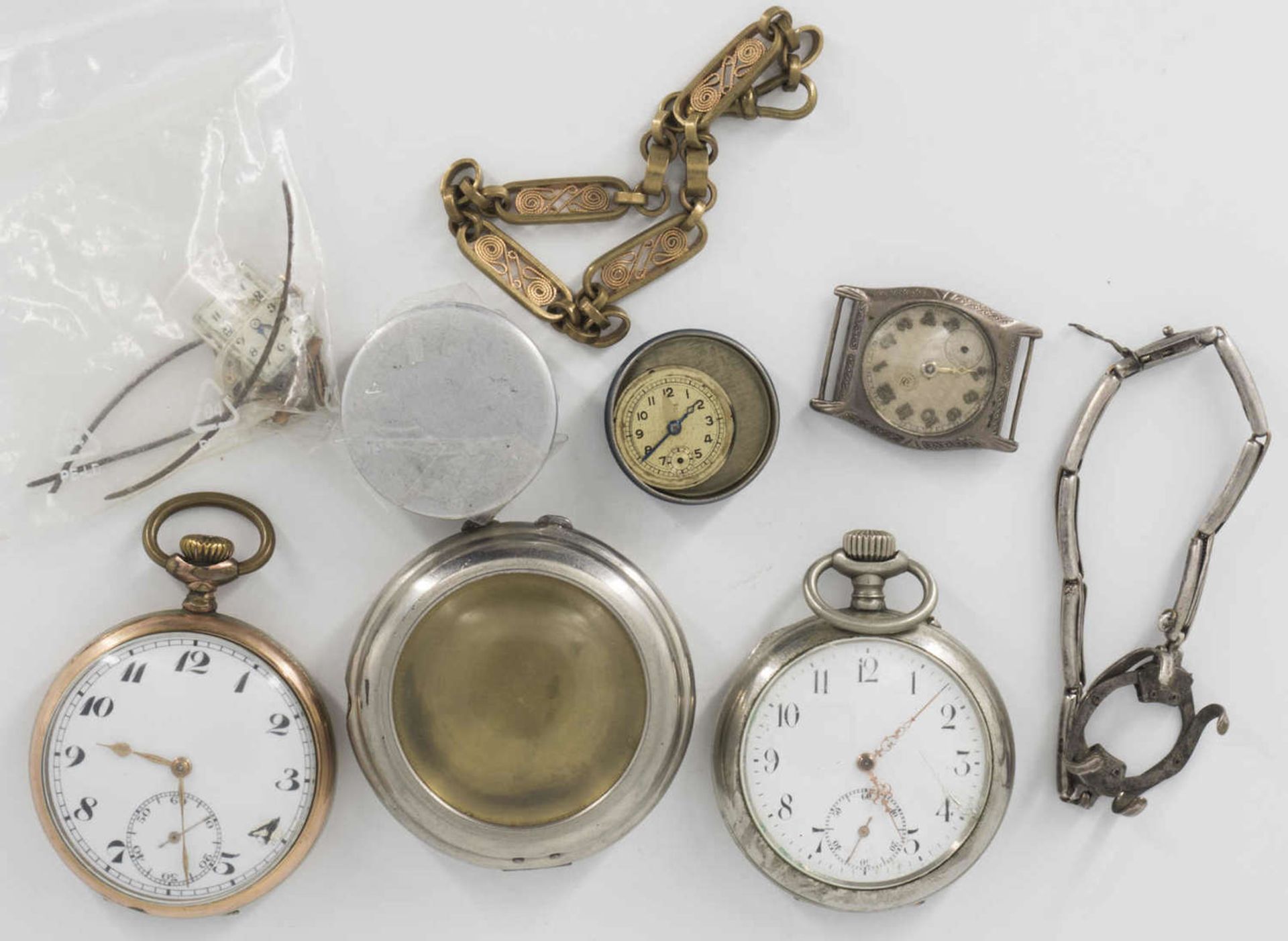 Lot of watches and accessories, mainly pocket watches. Please visit.