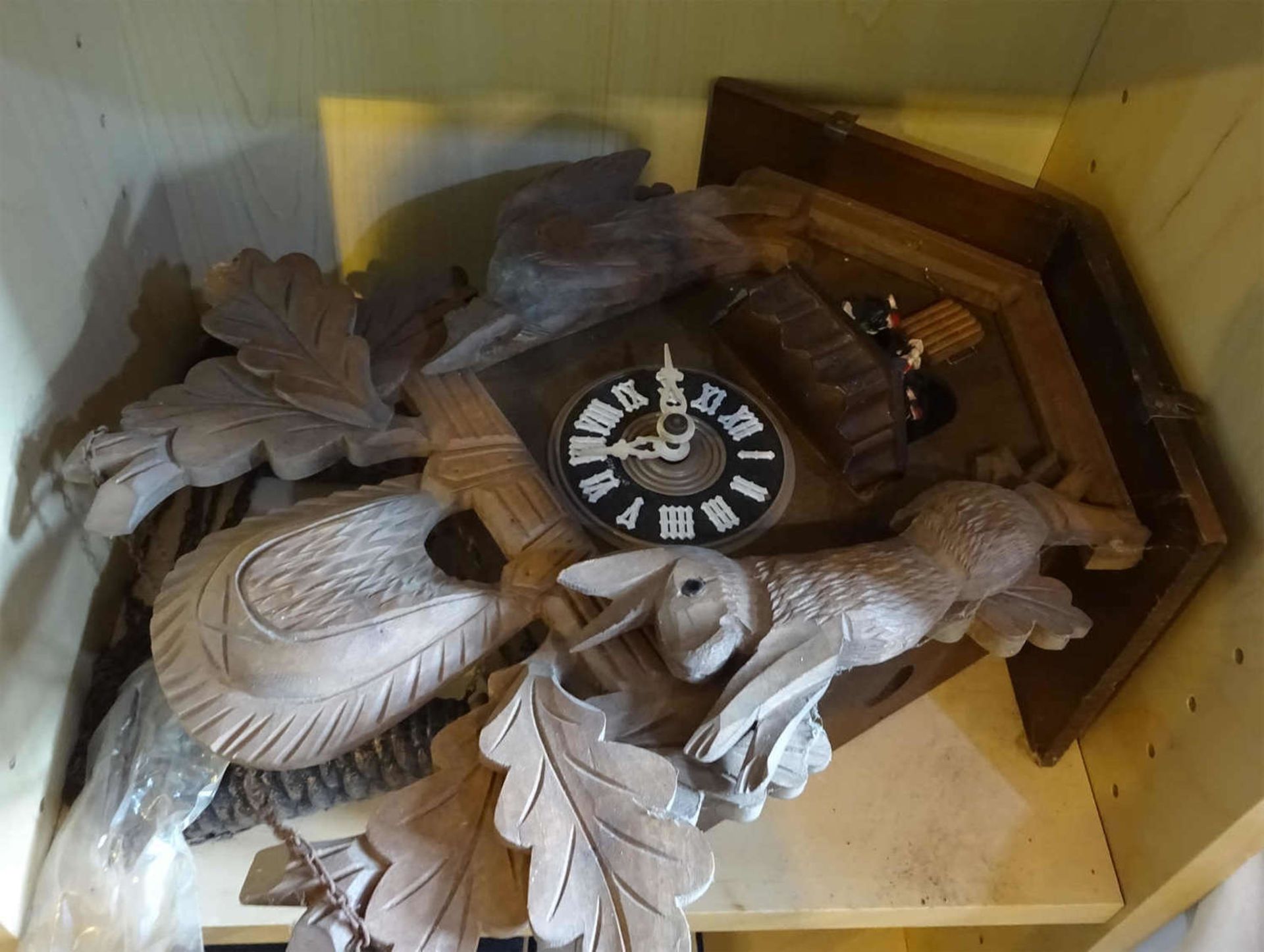 1 larger older wooden carved cuckoo clock with Regula-Werk, to prepare.