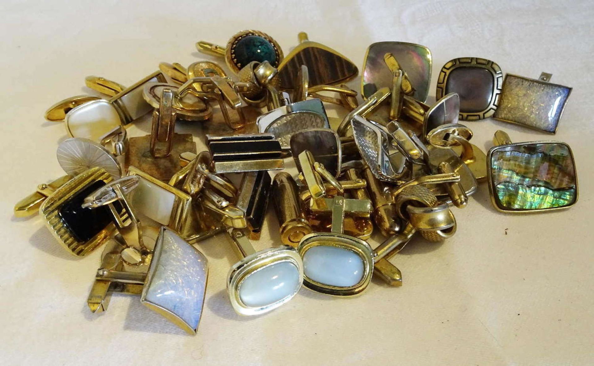 Lot of cufflinks, a total of 18 pairs from the 60s - 80s, base metal, very nice solder