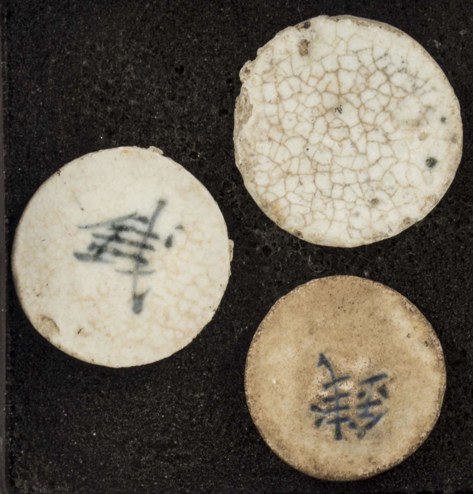 Thailand / Siam, three tokens, porcelain, late 18th century. Condition: VF. - Bild 2 aus 2