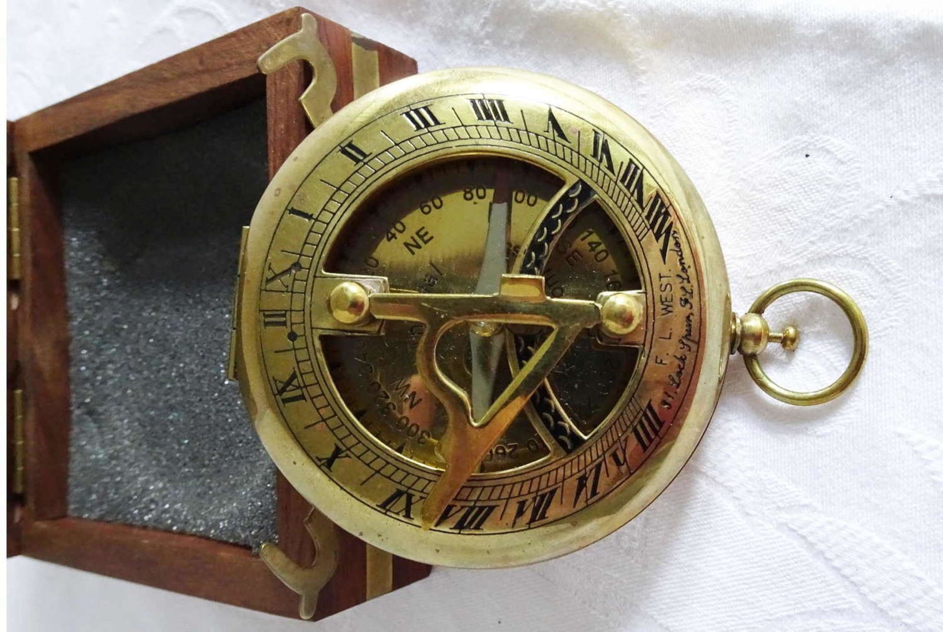 Sundial with compass. Brass. - Image 2 of 2